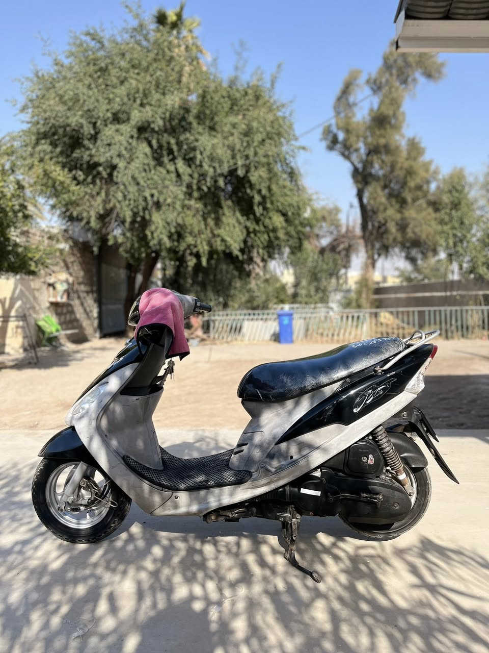 السلام عليكم 
دراجه ماكس منغولي دراجه رمبه صارلها شهر تقريباً من طالعه وماطالعه للشارع بس اروح بيها للدوام وارجع دراجه نظيفه وبرغي مامفتوح بيها كلشي بلاد مو شراي لا تجيني السعر خاص 
رقمي ***********
