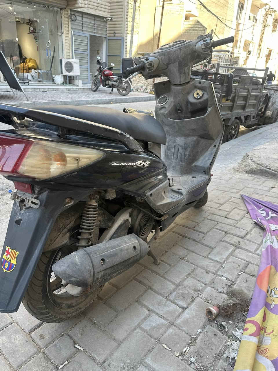 دراجه سكنس فحل مثل ماتشوفون الله شاهد الدراجه حلوه ومرتبه بس صار بيها عطل الدراجه يصير بيها خمده وتطفه وارجع اشغلها تشتغل عادي وهم ترجع تخمد اني ما اعرف بيهن صلحتها اكثر من مره محد عرفلها 
رايدها ب٣٠٠ وبيها مجال ابيعها عله عطلها الدراجه ما تشتغل هسه ابيع عطلانه   بغداد الكراده ***********
