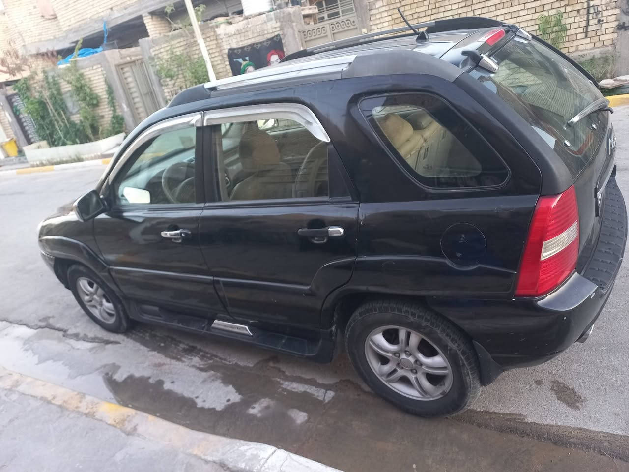 سلام عليكم للبيع سبورتج موديل ٢٠٠٧ خليجي بسمي تحويل مباشر كير مكينه مكفول السياره مجفيه ومصبوغه عام سعرها ٦٩ وبيها مجال قليل مكانها بغداد الرقم ***********
