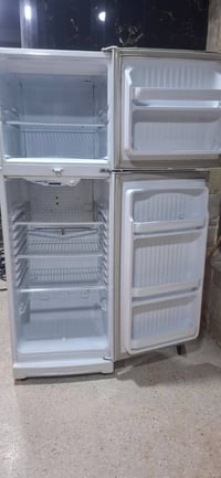 ثلاجة كونكورد • نظيفة جدا • للبيع