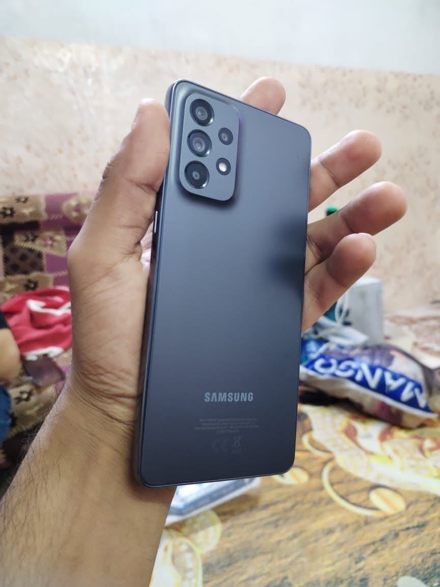 للبيع تلفون سامسونك A73 G5 اخو الجديد 
مواصفاته كلش حلوه قريب على اس 23 الترا حته شكله قريب 
بطاريتهكلش حلوه 
شحنه يدوم يوم ونص او يومين 
ذاكرته 256 كيكه
كامرته كلش حلوه ويفيد بل تصوير 
تعليك ما بي مستحيل يعلك 
ببجي كلش حلو بي بدون تعليك 
تلفون عليه الاعتماد بس محتاج وراح ابيعه 
شاشته واضحه التلفون ما داخل تصليح بعده اخو الجديد مع الكارتون والوصل 
تلفون كلش حلو ومرتب اخذته ب700 حته الوصل مالته بعده وحتاجيت ورايد ابيعه 
سعره 425 الف وبي مجال حك الجيه 
اي استفسار واتساب 
(***********)
