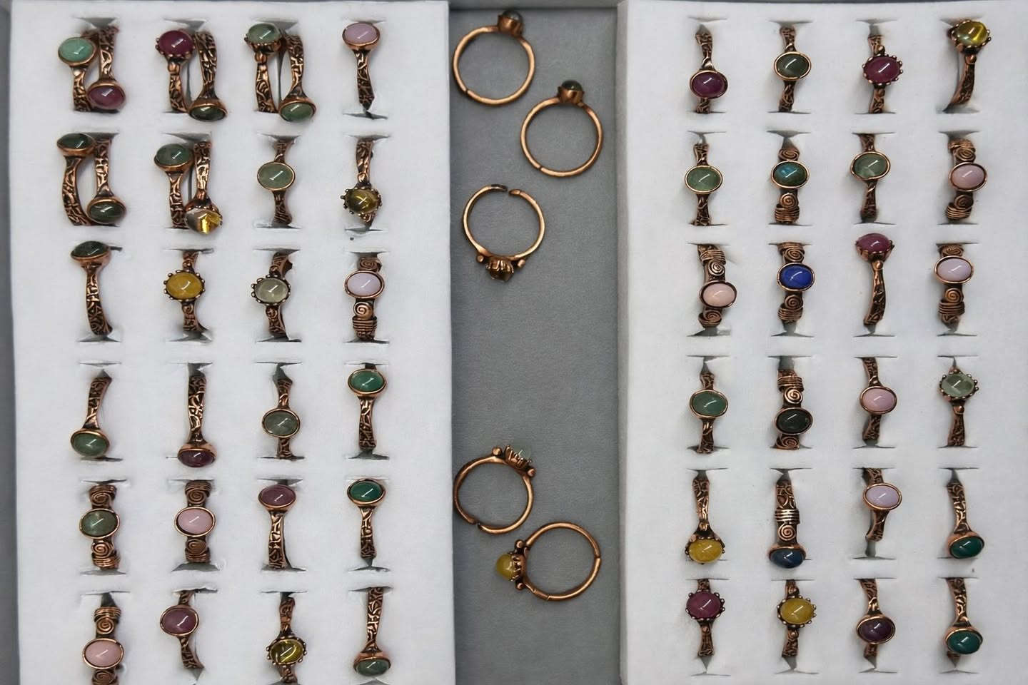 البيع جملة مفرد
✨ سوار ومحبس النحاس… فخامة بطابع تراثي ✨

النحاس مو مجرد معدن… هو إحساس بالدفء والقوة والأصالة 🤎
بلونه العتيق ونقوشه المميزة يعطي حضور مختلف يلفت النظر من أول لحظة.

الكثير يفضل لبس النحاس لأنه:
✨ يمنح إحساس مريح على اليد
✨ خفيف وعملي للاستخدام اليومي
✨ لونه يزداد جمالاً مع الوقت ويأخذ طابع كلاسيكي راقٍ

قطعة نحاسية أنيقة تعكس ذوقك المختلف وشخصيتك القوية 💫
اختاريها إلك… أو قدميها هدية تبقى ذكرى مميزة 🎁

للحجز والاستفسار راسلينا خاص 🤍

#نحاس
#سوار_نحاس
#محبس_نحاس
#اكسسوارات_نحاسية
#ستايل_راقي
#اكسسوارات_نسائية
#بغداد
#العراق
#CopperJewelry
#ElegantStyle


**إذا كنت صاحب هذا الإعلان وتريد حذفه لأي سبب، رجاءا أرسل رسالة إلى الدعم الفني**