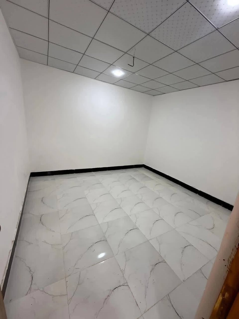 اليجار 50م مقابل ملحق قريه سعر مناسب
