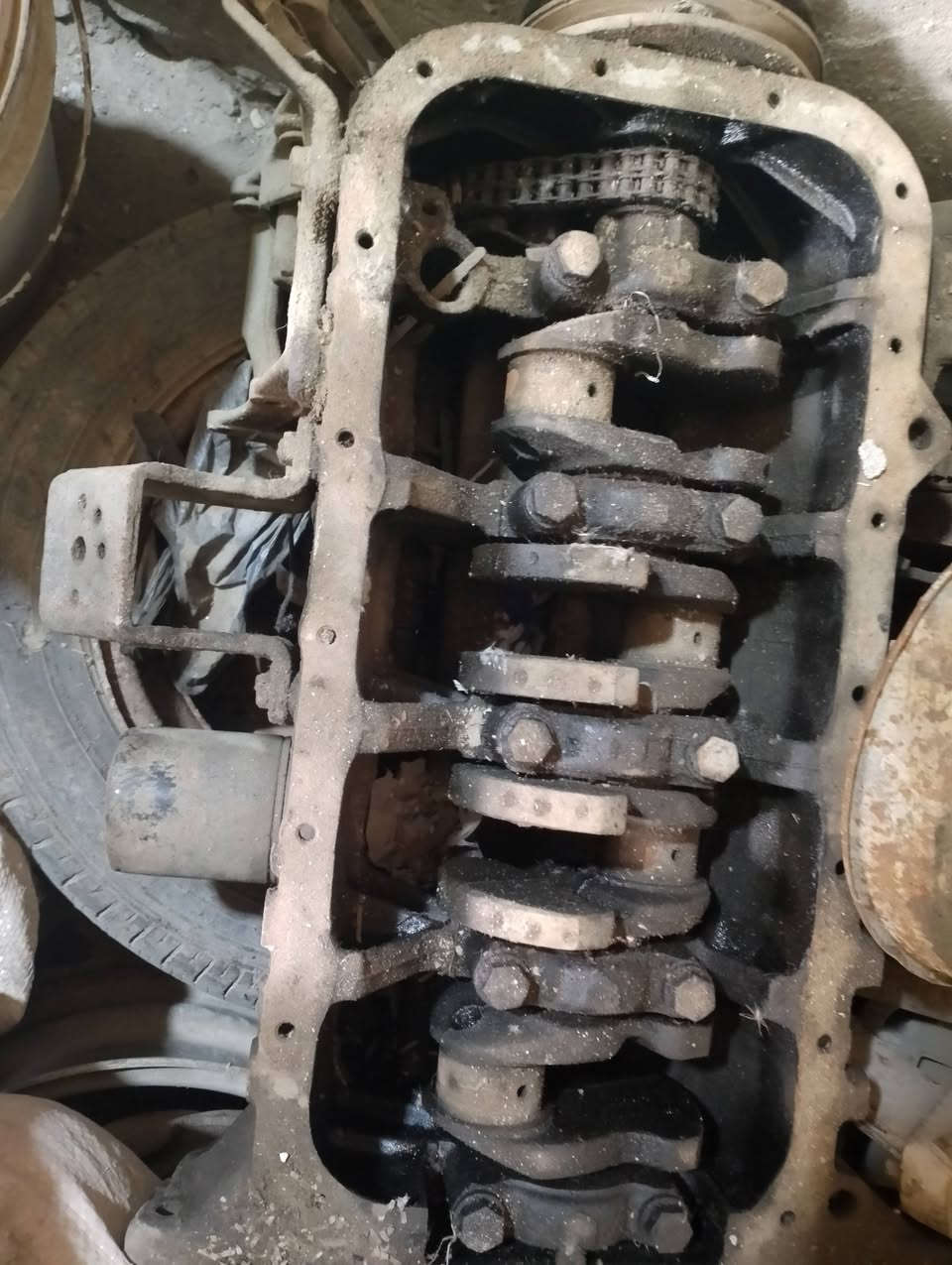 السلام عليكم نص محرك كرونة للبيع كرنك سايس 30 سلندر ستندر بدون بساتم السعر 100 وبي مجال ***********
