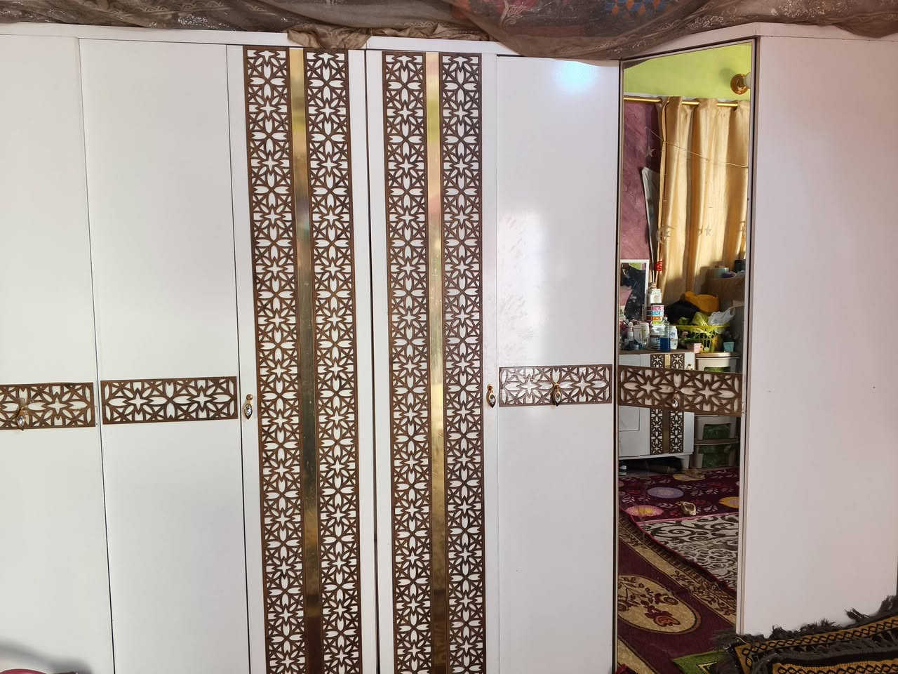 السلام عليكم ورحمة الله وبركاته غرفه نوم درجه اولئ نضافه 100%100كنتور وجربايه وميز تواليت درجه اولئ للتواصل عل خاص اوالاتصال عل رقم***********
