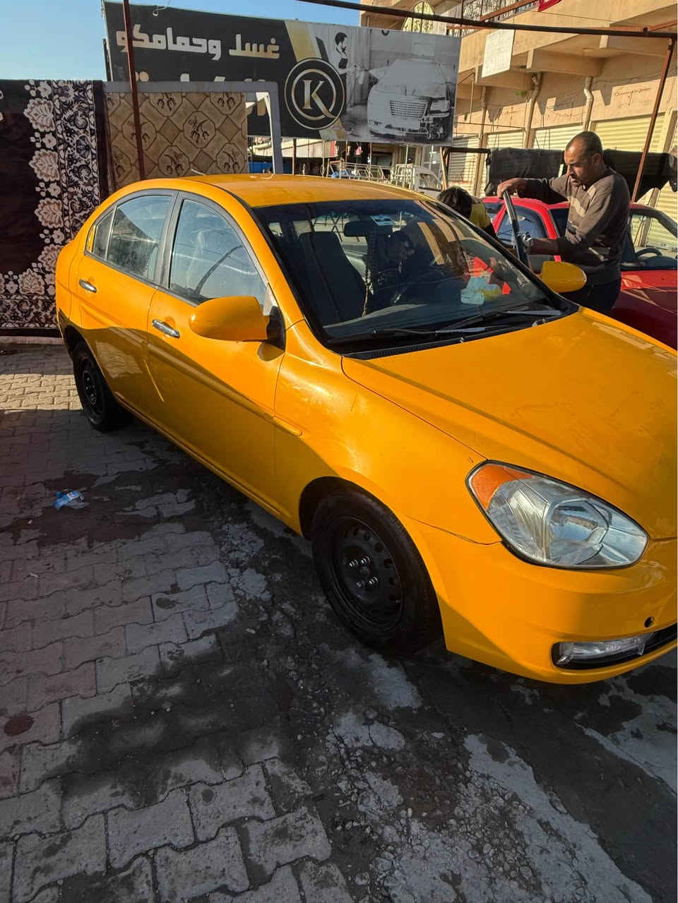 اكسنت 2009 وارد كندي دفتر بانزين بي بسمي تحويل مباشر وكاله ما اسوي نقص مابيها بي ضربه بالبچم وبالصندوق وجاملغ امامي سايق مبدل وبيها بعد اماكن بس مو ضربات قويه وحادثها الوارد جاملغ الخلفي من طرف الباب بدون دواخل شاصي سقف مضبوط سعر ٧٥ وبي مجال 
*********** كركوك, العراق
