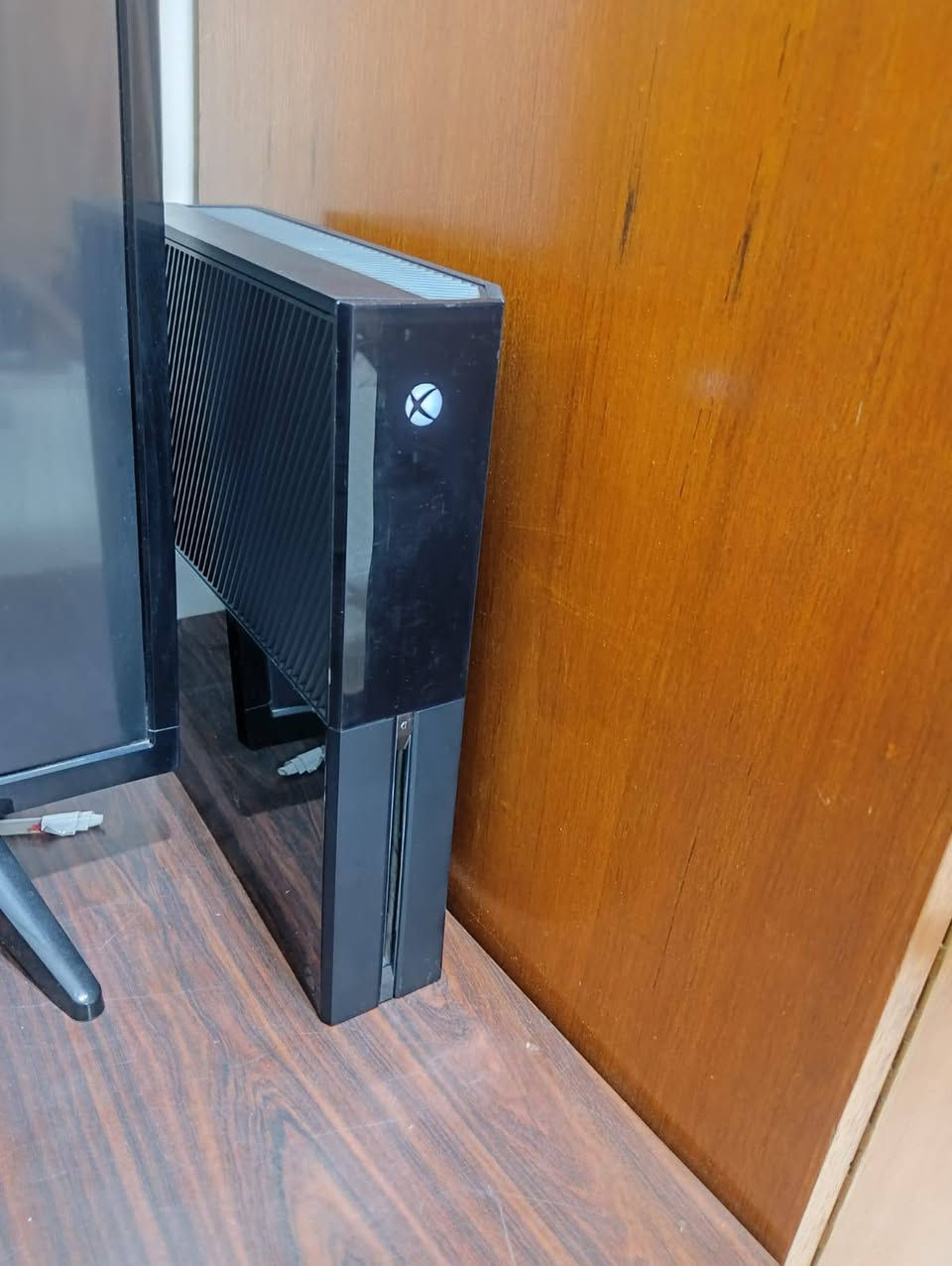 السلام عليكم السلام عليكم اكس بوكس وان فات للبيع كامل ملحقات مابي اي نقص وياه ups وجوستك كيم سير سعر 150 الف قفل للاستفسار أو التواصل رقمي ***********
