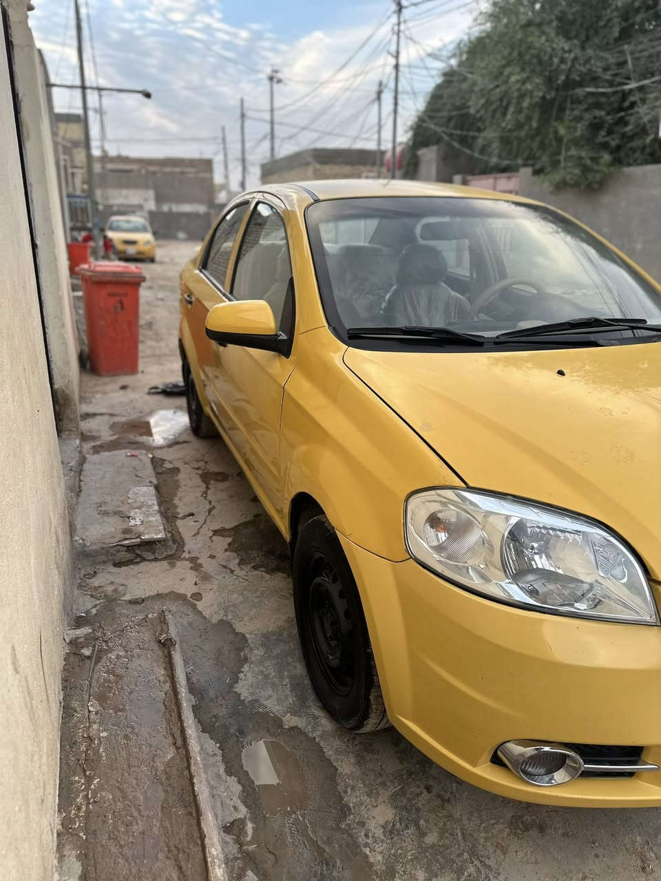 شوفرلية افيو  موديل ٢٠١٦ خليجي سيارة جاهزة للاخير تبريد شغال ثلج منضومة جديدة منضومة ماء جديدة لايت زنون بروجكتر عدسة اشارة ولد وعدسة سيارة ماناقصها اي شي تخم تاير باتري ٧٠ ٪؜ بيها طخة بل بكلايت مال العبري سعرها ٧٥ وبيها مجال قليل مكاني ديوانية ***********
