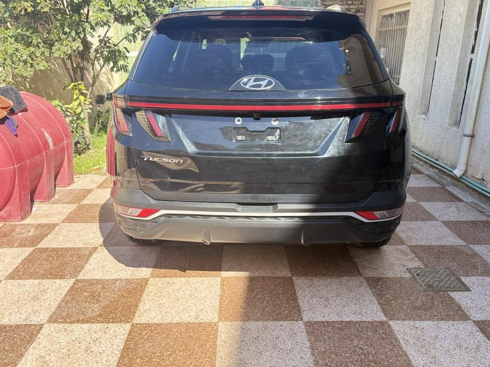 السلام عليكم توسان ٢٢مستوردها بيها جاملغ وباب صبغ وصار بيها حالوب قليل ماشيه ٥٠الف  رقم بغداد انكليزي جديده حيل السعر ١٦٨بيها مجال قليل مكانها بابل ***********
