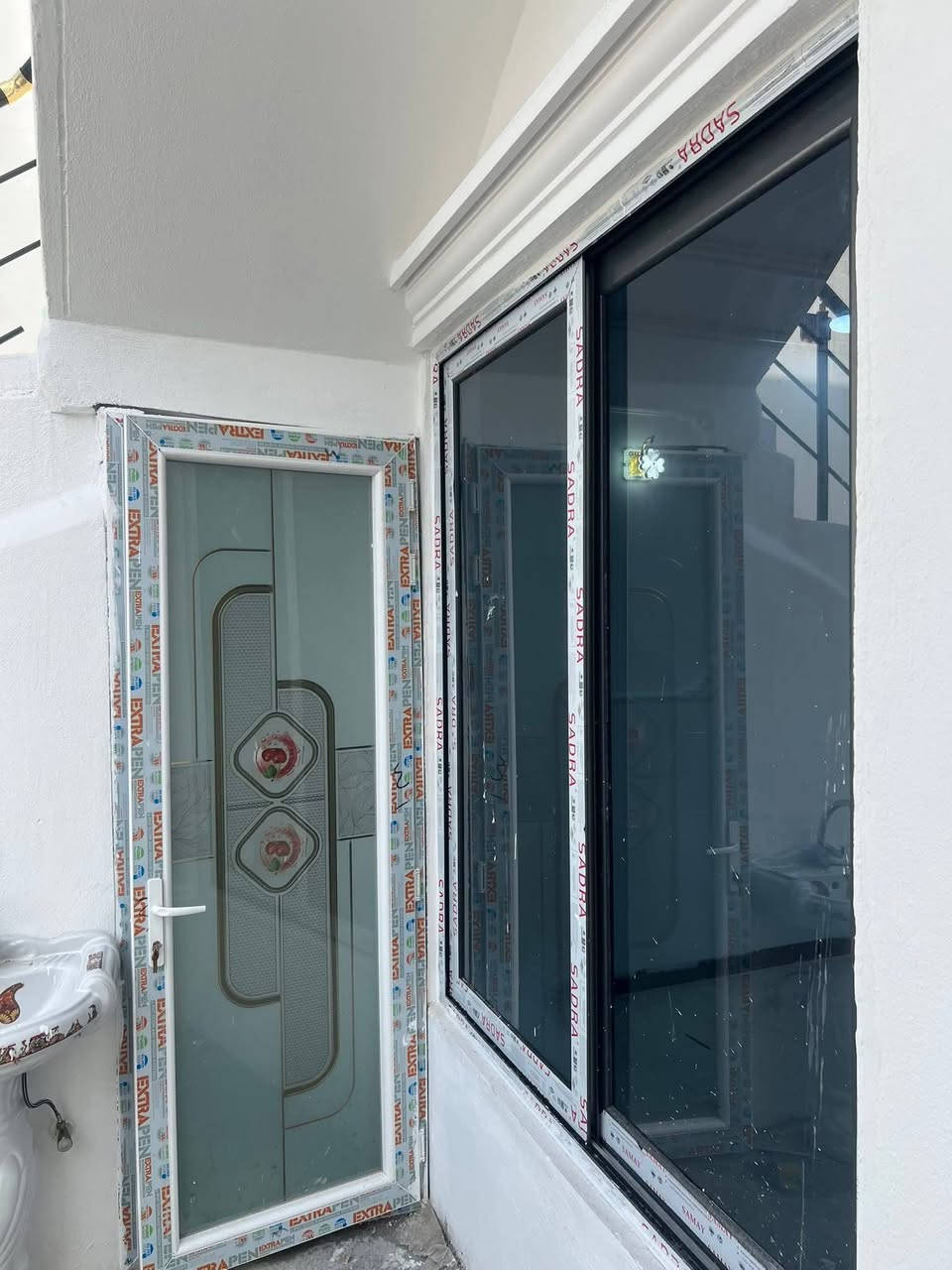 السلام عليكم دار للبيع مساح  100متر نضام دكت اناره مخفيه وجهيه فلين موقع الدار كركوك حي بدر فرع مول حسين سادس فرع  السعر  41 اوبيه مجال الاستفسار الاتصال ***********
