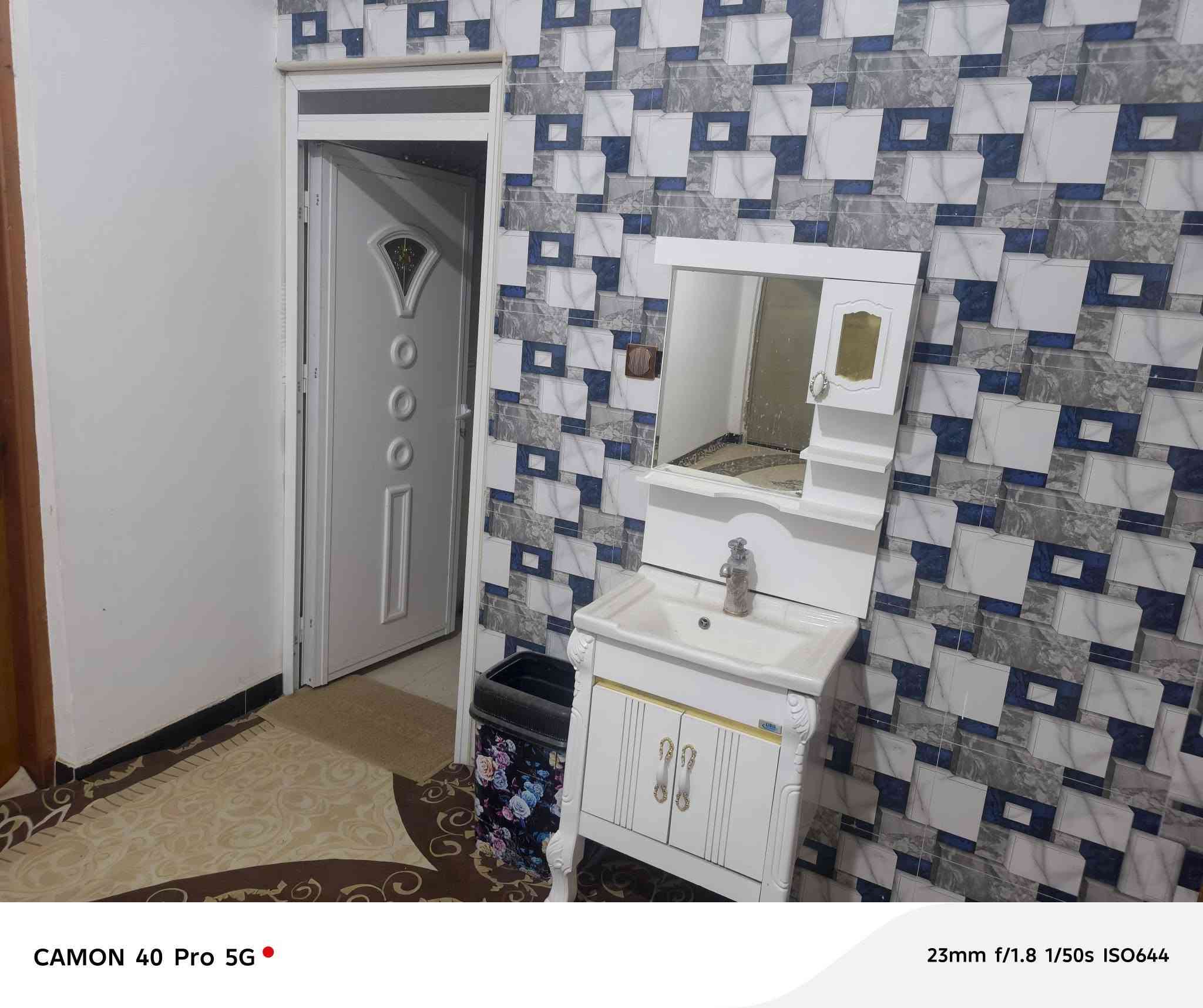 بيت زراعي لبيع بناء حديث مساحة ٢٠٠ متر ناحية فضليه شارع صباح بناء طابوك سقف كونكريت غرف ٢ صاله مطبخ ديوانيه صحيات حديقة هول سعر 95 وبي مجال قليل خدمات ماء كهرباء شارع مجاري تصال عله رقم *********** وتصال عله واتساب
