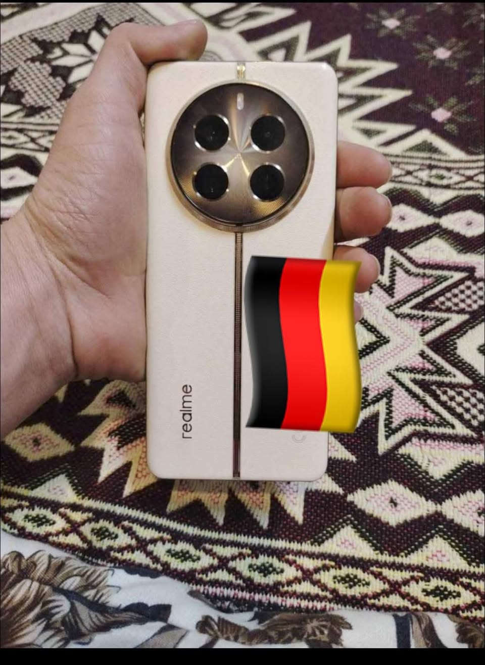 سلام عليكم ريلمي 12 برو بلص + ذاكرة512 رام 16 جهاز مكفول كامرة120X وهاي صور القمر بي صورتهن  الجهاز مشدوده شاشه عادي ساعه تشتغل متشتغل 
***********
السعر 140
