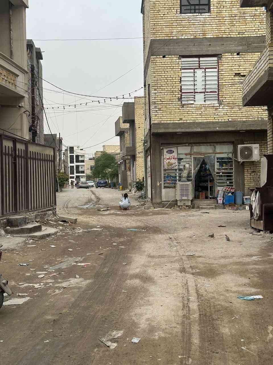 السلام عليكم 
قطعه أرض للبيع المساحه 100 متر 
زراعي شاكر العاني سند 25
مع إقرار محكمه مع صاحب الأرض 
مصبوبه رفت خدمات كامله مع التبليط 
السعر 42 وبيه مجال بسيط 
للاستفسار الاتصال عل الأرقام التأليه 
***********
***********
