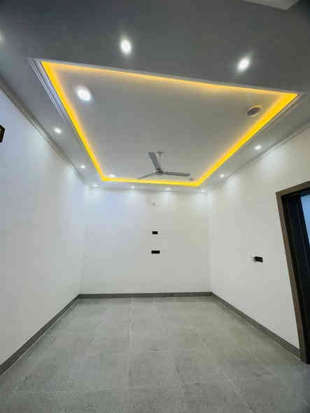 🏡 دار للبيع – الرمادي / شارع 40 خلف ماركت القيصر 

🔹 يتكون الدار من طابق ونصف 
•  غرفة نوم عدد 3 
• استقبال
• مطبخ حار وبارد 
• حمامات داخلية خارجية 
• كراج +حديقه
علماً  البيت صفر غير مسكون 

✅  بناء حجر  سنة البناء 2025

✅ الخدمات متوفره ماء كهرباء تبليط مولد وطنيه 
• شارع 8 متر تبليط 

📏 المساحة الكلية: 250 متر 

🔖 جنس العقار: طابو زراعي 

💰 #السعر  160  مليون – قابل للتفاوض.

ـــــــــــــــــــــــــــــــــــــــــــــــــــــ

للمزيد من التفاصيل يمكنكم زيارة مكتبنا 

مكتب سنتر 40 للعقار 
   في  الرمادي  شارع 40  مقابل ماركت القيصر 

او الاتصال على الارقام التالية  

 ***********   فراس  
 ***********   أبو جود 
 ***********   أحمد 
 

نستقبل من حضراتكم كافة العروض العقارية 

رضاكم أهم أهدافنا
