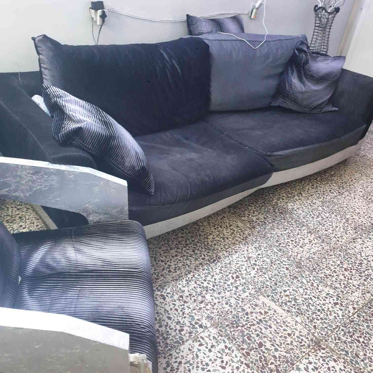 تخم عدد 2 للبيع الاحمر ب 300 والنيلي ب 500 اخوان التخومة جدد والنيلي ماخذة من العالمية ب 42 ورقة السعر بي مجال كلش قليل مكاني حي الاعلام قرب مدرسة ابن ماجد الابتدائية للاتصال *********** بغداد, العراق
