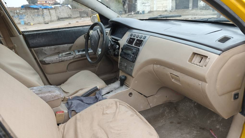 شێری تەکسی 2011
سەنەوی پلاستیک اصلی 
ڕەقەم اصلی بەشەرتی ئەوەلیات 
گێڕ و مەکینە کامری بەشەرت
هەموو شتێکی بەشەرتە 
سەیارەکە خاوێنە و بێ کێشەیە 
ماڵی فەقیرە و سعری مناسبە
لە هەولێرم گۆڕینەوەش دەکەم 
موشتەری تێل بکە لەخزمەتم 
*********** أربيل, العراق
