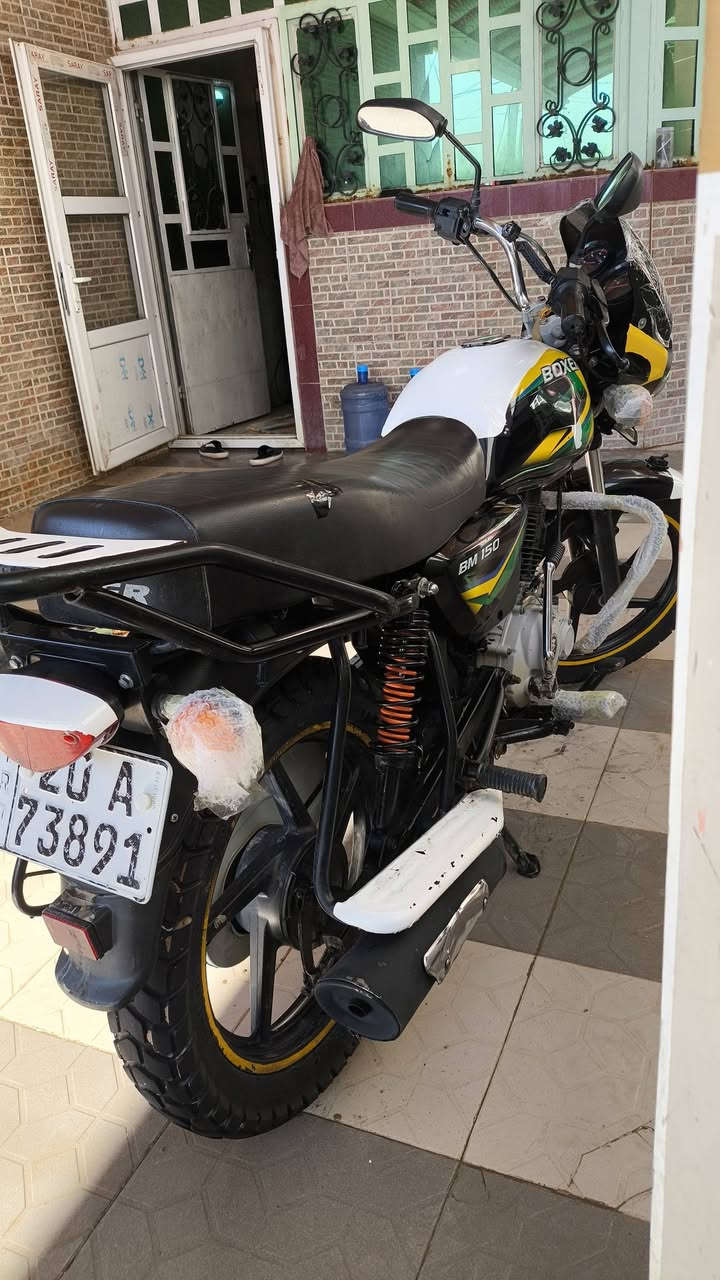 السلام عليكم دراجه بوكسر 2023 تحويل ثاني يوم لوحات نكليزي مكانها بعقوبة بلاديه ***********
