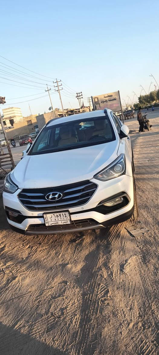 سنتافي 16 شكل ل 17  خليجي
رقم بصره 
ستة سلندر محرك ٣٦٠٠
شاشه كبيرة 
تحكم سرعة كروس 
تبريد شغال
بصمه تشغيل 
بصمة ابواب 
اشارة بالمري 
احاساسات خلفي امامي 
لسياره جاهزه ومابيها اي خلل.
فقط شبر بل جاملغ 
سعرها 185$ وبيها مجال الشراي 
***********
اتصال فقط
