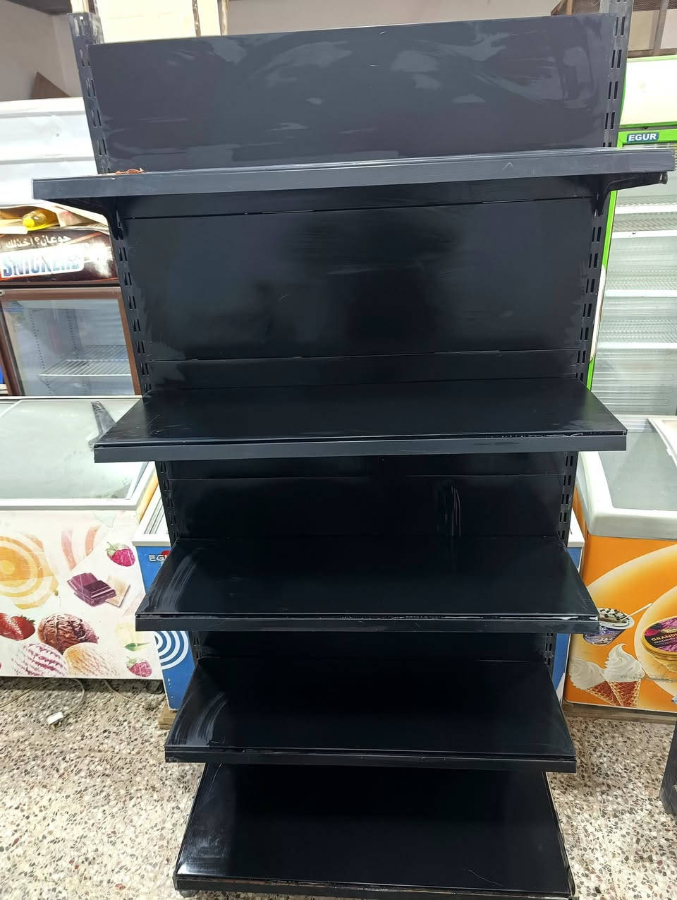 رفوف جانبي الابيض مترين والاسود متر حله ابي غرق للاستفسار ***********. ***********
