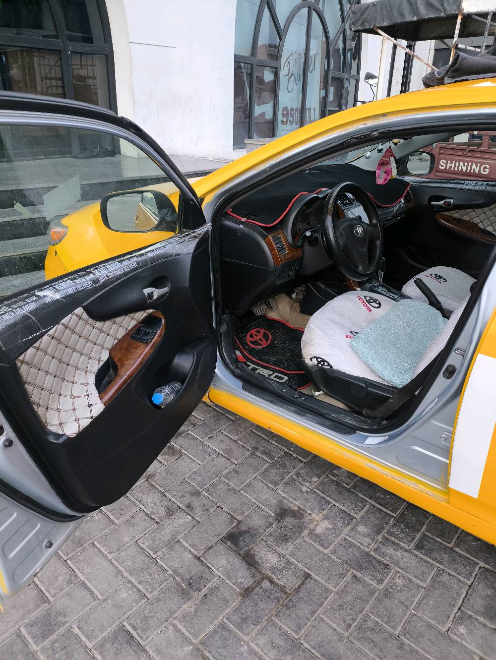 سلام عليكم كورلا للبيع مكلوبه سياره كله معجون موديل ٢٠٠٨ سنويه لل ٢٠٢٧ غرمات نقابه مصفر تبريد تدفئه مايشتغل بطاقت بانزين مابيه رقم بابل مشروع وطني السياره بكركوك و صاحبها بكركوك تريد وكاله تريد تحويل السياره مكلوبه لاتجي تكلي شبيها مابيها السعر ٧٠ وبيها مجال 