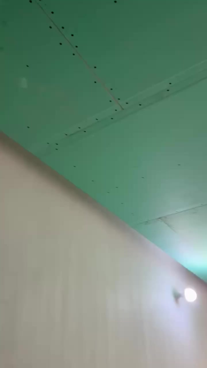 جمسمبورد اناره مخفيه عل جدار ... 
للتواصل... ***********
