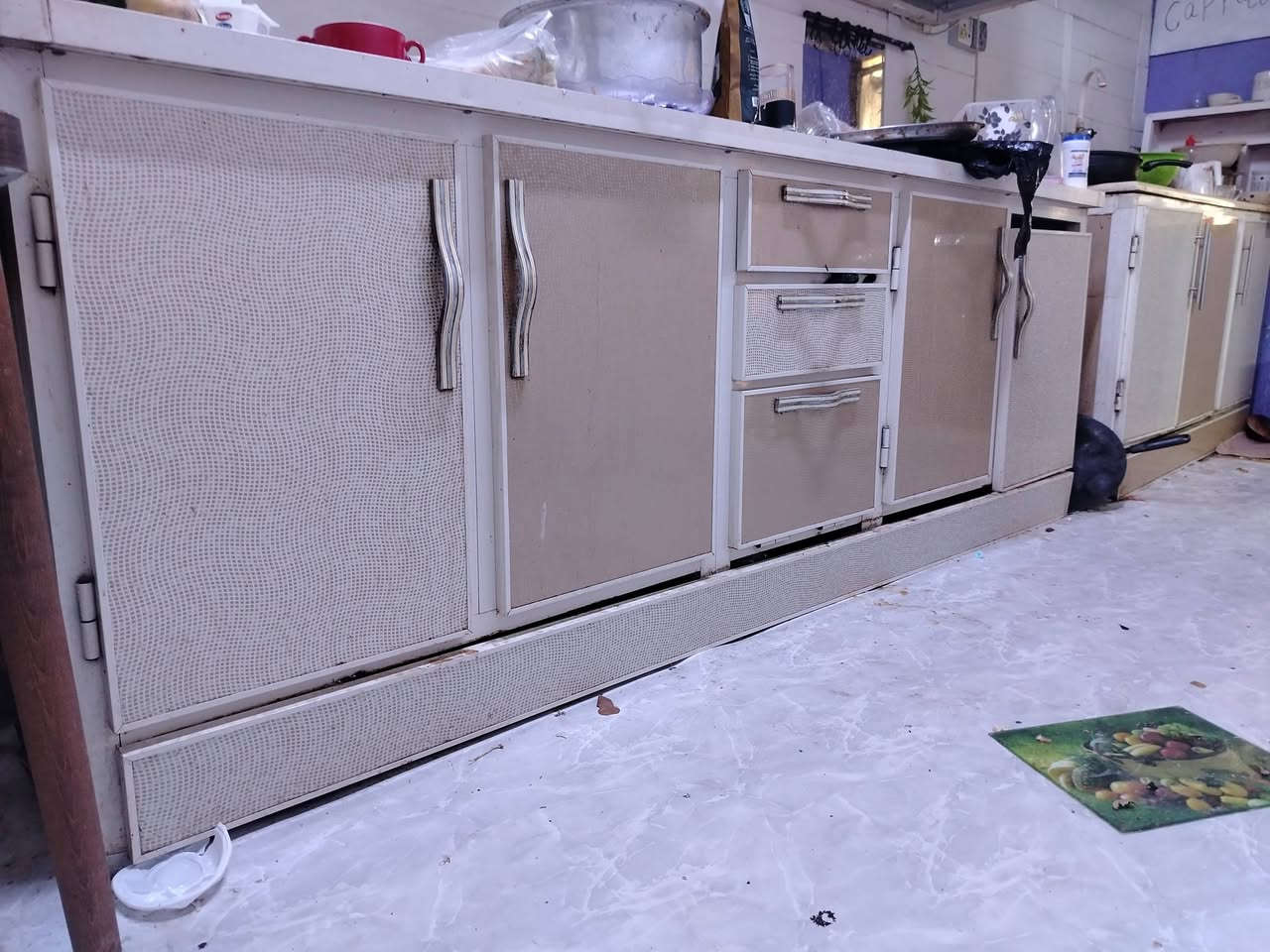 كنتور وياه جربايه ٦٥٠
سبلت عامودي ميديا فانه ضعيف السعر ٥٠٠
سبالت عدد ثنين طن ونص السعر الواحد ٣٠٠
ميز بلازمه جديد معه مظخم صوت ١٠٠
كاونتر نظيف مع سنگ ٧٥٠
مجمده ام بابين ظمان ٤٥٠
ثلاجه جديده ٥٠٠
قناني غاز العدد اثنين الواحده ٥٠
مقطوره ماء ٥٠
تخم قنفات كويتي نظيف ١٥٠
الطباخ بس الجامه مكسوره ٢٥٠
***********
