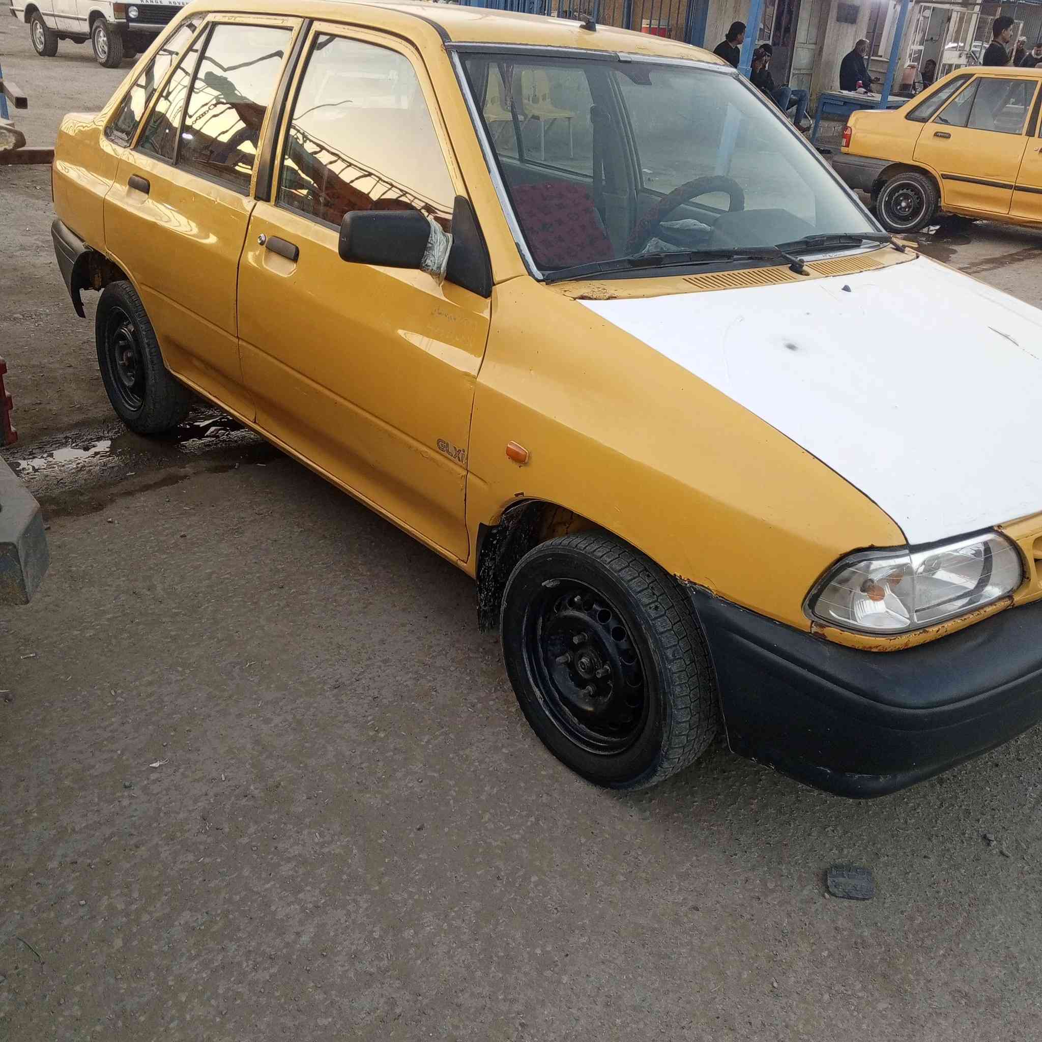 السلام عليكم سايبا للبيع رقم احمر موديل 11 سيارة جاهزة حدادية وكير ومكينة ودوشمة وكاعيات وماناقضة شي  عارضة  13وبية مجال للشراي الاستثمار الاتصال ***********
