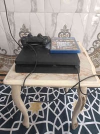 بلي 4 سلم ذاكره 500 ويا جوستك ولعبة gta للبيع ب225 الف وبي مجال مكاني ...