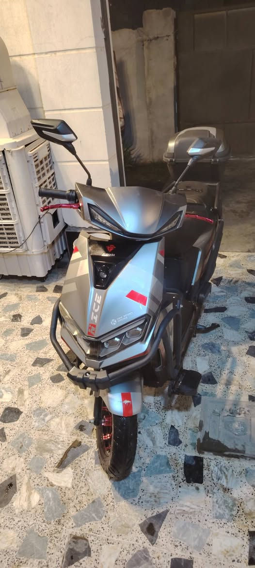 دراجة شحن سكنس   للبيع 💢
مواصفات/...💫
1. MP3 بلوتوث💯
2. مانع سرقه 💢
3. دبل اشاره 💥
4. تحكم عن بعد 💥
5. تشغيل ذاتي 💯
6. + لايت كدام و وره 💯
7. تايرات جدد💢
8. 💫 بطاريات ع فحص فول 
9. 💥 مستخدم قليل 
10  الماطور كامل 💢
11. شركت الماسة 💯💯💯💯💯
12 كلشي شغال بي  🏷
_ _ _ _ _ _ _ _ _ _ _ _ _ _ _ _ _ ...
ملاحظه/ 🖐👉
               💢الماطور مستخدم  💢
السعر  《 700  》بي مجال اذا شراي 🔒💲💸
للاستفسار أكثر 《خاص》📩
*********** بي واتس
***********
