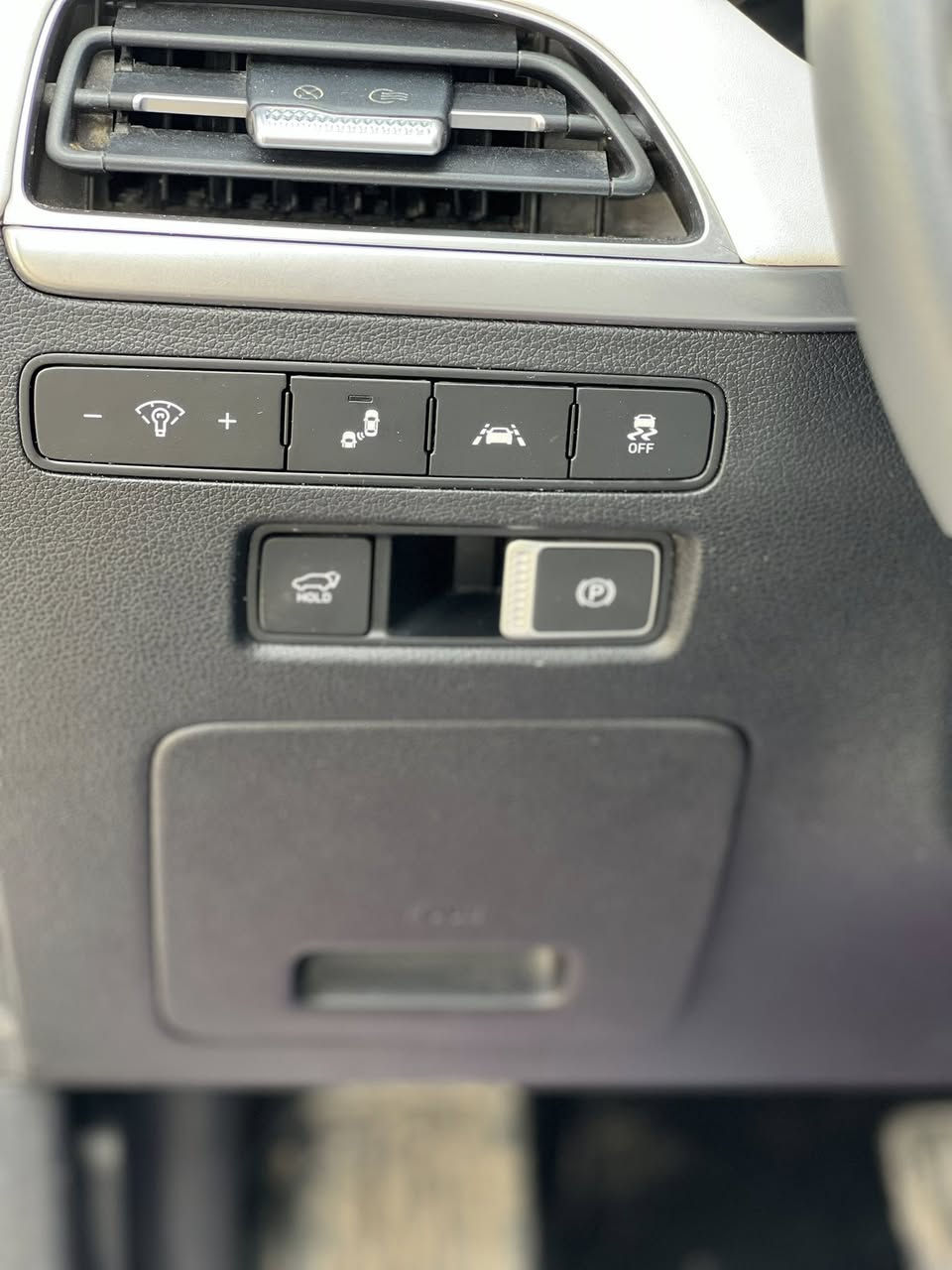 السلام عليكم
للبيع بليسايد موديل 2020 

فول مواصفات 

السونار كدامك 

رادار امامي خلفي 

توقف ذاتي 

قياده ذاتيه

رادار جانبي 

بصمه 

فتحه سقف

كامره خلفيه 

داخل vib منفصل

صندوق كهربائي 

رقم هاتف ***********

 مكان السياره حله شارع 60
