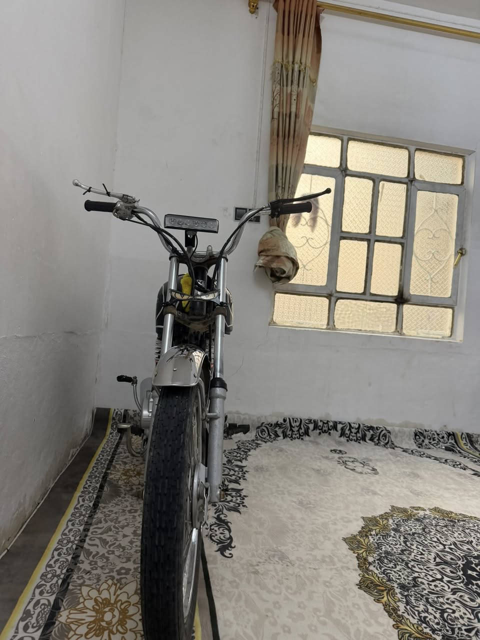 دراجة للبيع اوراق اصولي وكيل العارضي محرك انتسنتس ثالث تبديلة دهن دراجة بعدهي جديدة  تخبل مو لان حلالي  بس شوف ودكلب بيدك ماعوزهة اي شي شغل واطلع خاص متواجد رقمي ***********
