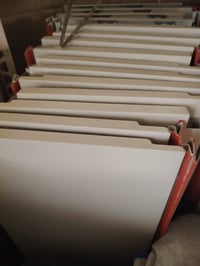 للبيع رفوف محل الاتصال على هذا الرقم 07712445410