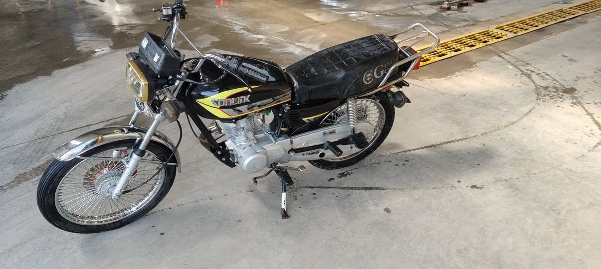 سلام عليكم دراجه تايكر مديل 23 دراجه شوف عينك كامله ومناقصها ي شي كل كهربائياتها  شغاله اوراق كامله مكينا خير من الله ما مفتوحه مكان الدراجه ديالى بلدروز سعر 460 وبي مجال بسيط الاتصال على رقم *********** بي واتساب
