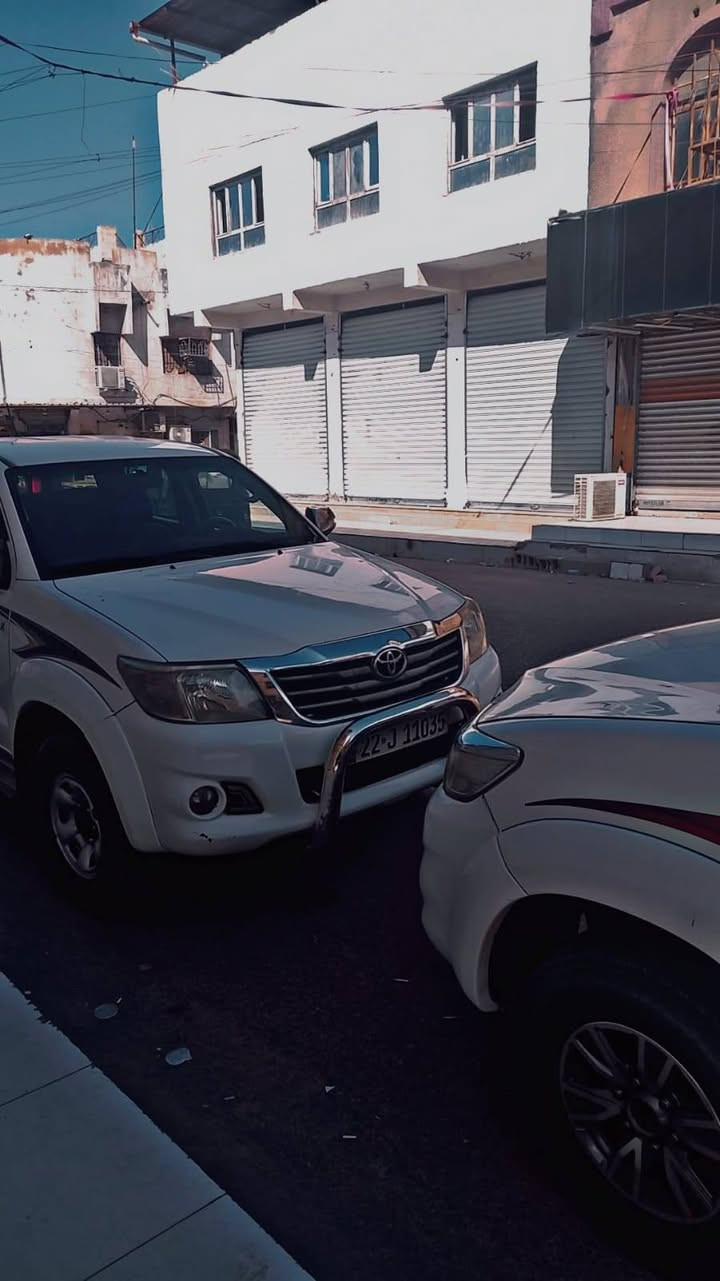 سلام عليكم
للبيع بيك اب هايلوكس 
4×4فورويل 
مديل 2015
كير عادي 
سياره مكينه وكير وتبريد وحداده وطخم تاير ودواخل وكهربائيات كله جديد 
السعر 160العنوان بصره 
***********
