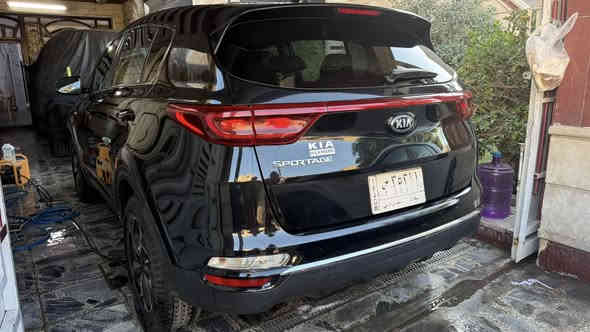 كيا سبورتج موديل ٢٢ 
ماشيه 36 ميل 
نص فول 
حادث بل منشور صبغ قطعه ونص يعني الجاملغ ونص الباب بدون تبديل بدون ايرباك  
موصفات 
تحديد المسار 
رادار توقف ذاتي 
كامره دواره 
شاشه كبيره اصليه 
محرك ٢٤٠٠ 
فور ويل 
تبريد قطعتين 
تشغيل عن بعد نضام  
لد نهاري قياده 
فول تحكم ستيرن 
بسمي السياره 
العنوان بغداد الجديده 
السعر 175$ وبيها مجال

الهاتف *********** اتصال او واتساب
