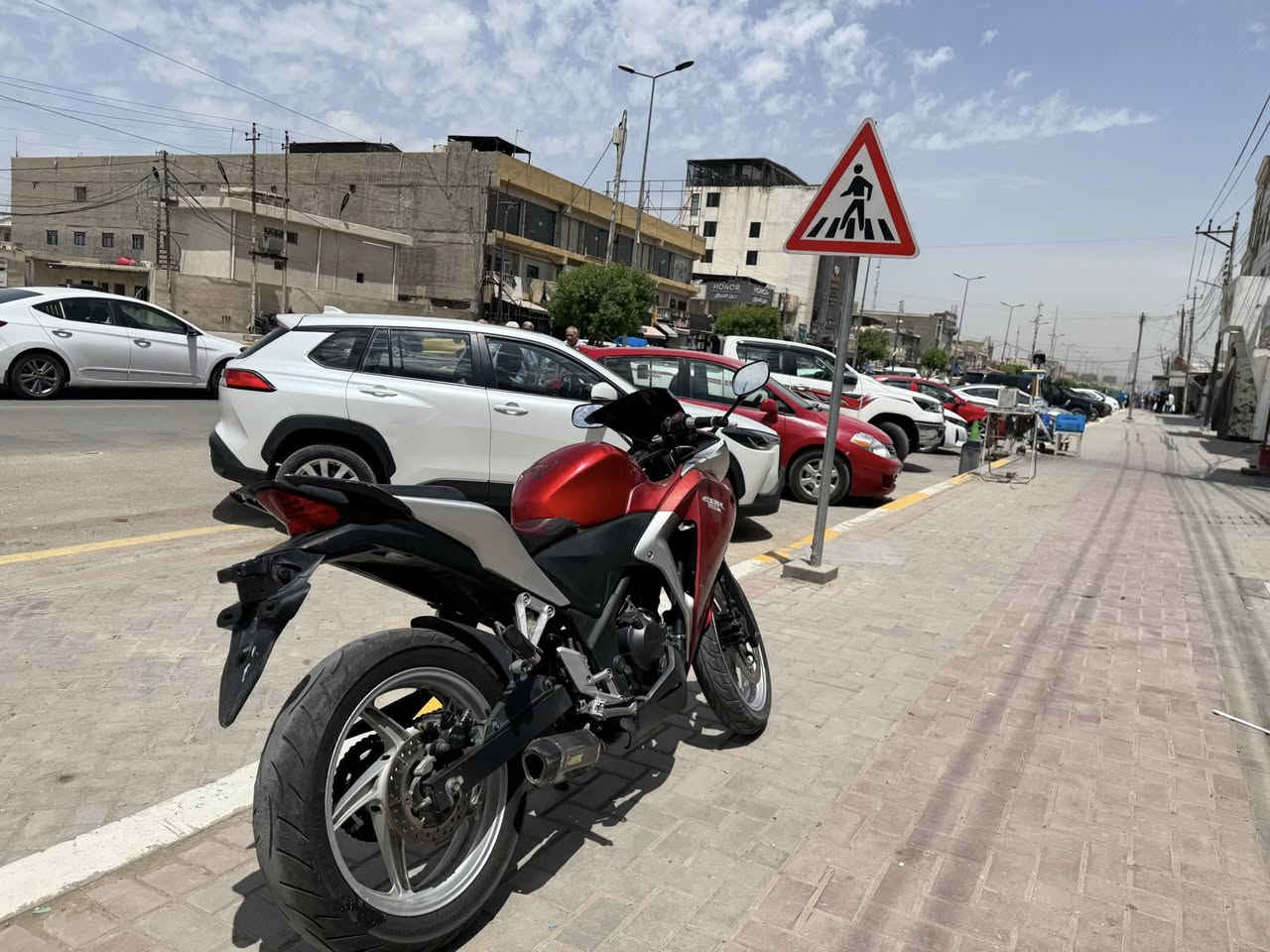السلام عليكم
Cbr 250 rr
دراجه مكفوله كير مكينه خير من الله 
كل نقص مابيها من عدى بريك خلفي 
تاير خلفي جديد 
نوزل جديد 
صالنصه جديده صوتها كلش حلو 
مكينه بلجيس لا مفتوحه ولا ابد !
السعر مليون و ٩٥٠ماكو بهيج سعر وهيج نضافه
مكاني غزاليه 
رقمي *********** 
متواجد واتساب فقط

