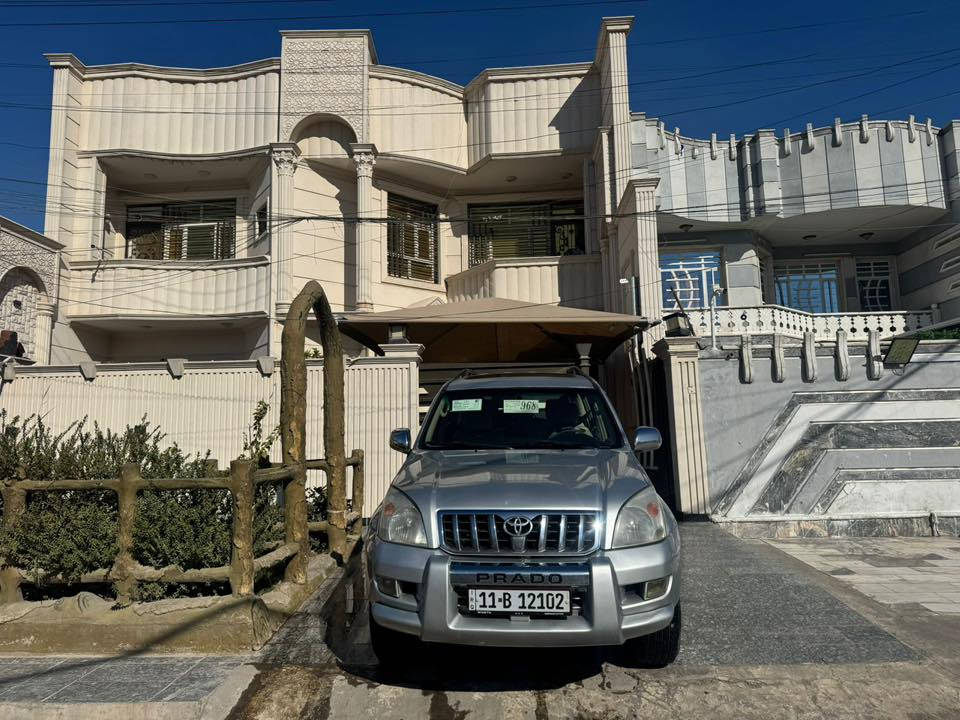 برادو 2007 VX  فول واحد على واحد سياره بلاديه ونضيفه تخم تاير جديد مكينة وكير شرط الفحص بلاد
 كشنات كهرباء 
7 راكب 
3 قطع تبريد 
تبريد بيانو 
فول السياره
‭٠٧٧٠ ٩٢٧ ٩٨١٢‬
