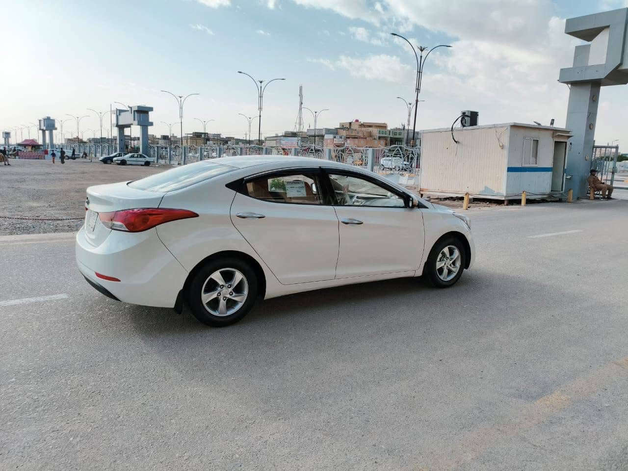 النترا مديل 2012 خليجي صبغ عام اثر تگشير بدون ضربه 
رقم بصرة السعر 90 وبيه مجال للشراي مكان السياره بصرة مطيحة ***********
