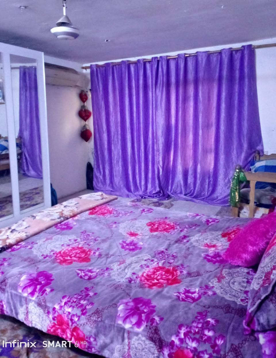 السلام عليكم دار ركن للبيع موقع مميز مساحته 74 واقع حال 80 واجهه 8 نزال 10 بغداد الجديدة شارع المسبح قرب جامع ذات النطاقين  الدار مدخلين يحتوي على غرفه استقبال وغرفه جلوس ومطبخ وخدمات و مخزن الطابق الثاني يحتوي على غرفتين نوم وصاله كبيره وبلكونه الطابق الثالث صاله كبيره وسطح السعر المطلوب215 وبي مجال بسيط 
للاستفسار الاتصال على الرقم 
***********
