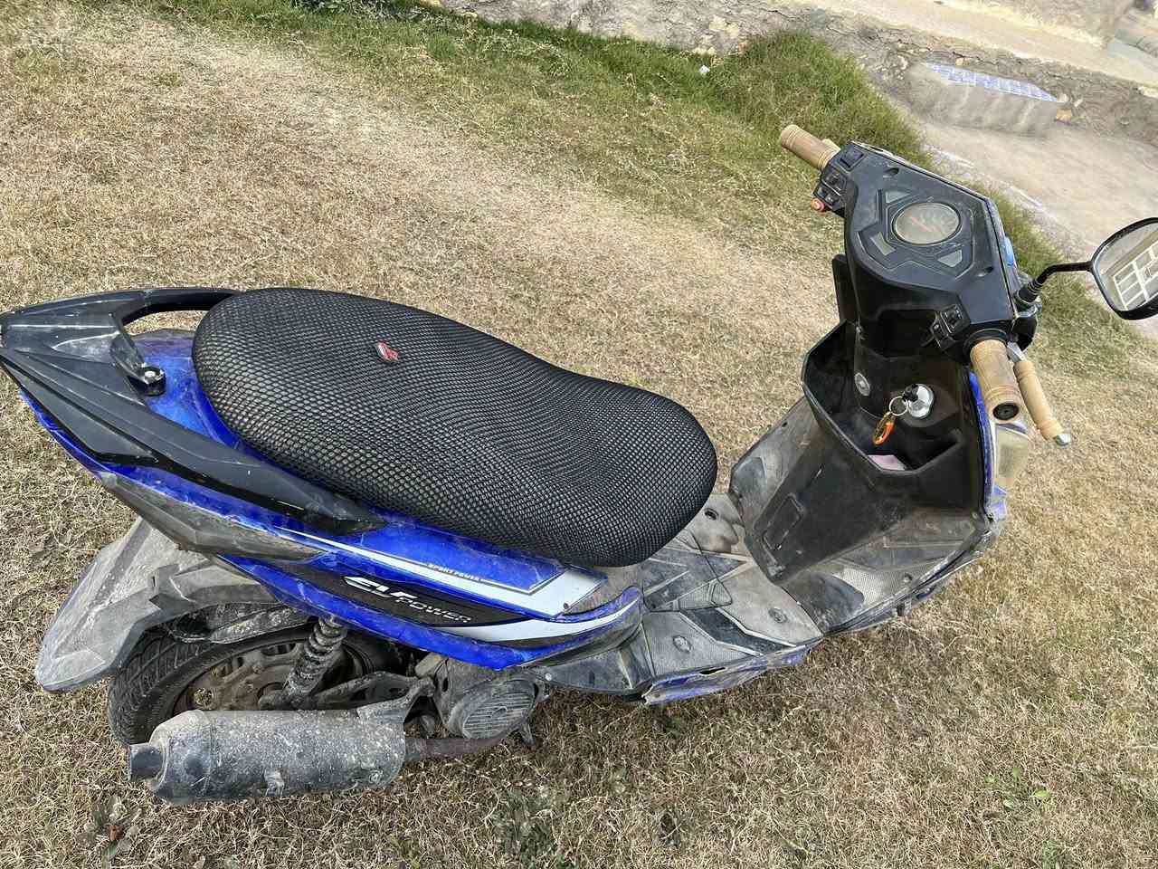 سايم فايتر للبيع دراجة شغالة فقط بيها مشكلة تشتغل بس ماتاخذ يعني بيها ناريه وكهرباء كلشي شغال بس من ديرلها صلف ماتاخذ جنت امشي بيها وطفت لحالها رايدها ب250وبيها مجال بسيط متواجد فيس وتساب ***********
