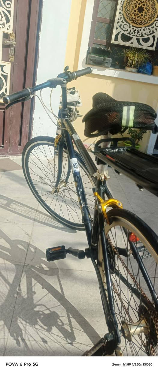 السلام عليكم.  👋
بايسكل للبيع ماركة MOVE المعروفة    🚲
  البايك لون مميز جداً  وقطعة نادرة    ✔️
البايك صنع في اليابان     🇯🇵
المعدن الالمنيوم بلكامل      
ويالة المنيوم طبقتين.     ✅
وزن خفيف جداً 💯
الحجم.  28فريم عالي   👌
العكرب شيمانو 7×1 نمر 
البايك مختم بكل مكان كلة ختم واحد ♣️
البريكات ماركهpro max    
التايرات تايرات جدد
سيبايه خلفيه مال ترحال اصليه✅      
البايك كلش ناعم وسريع بلمشي ونريح بلسياقة 
البايك نضيف جداً كما موضح بلصورة 
البايسكل بلحقيقة احلة من الصور.📸
السعر125 الف وبي مجال  💬
التواصل *********** واتساب 📱☎️
العنوان: بغداد
