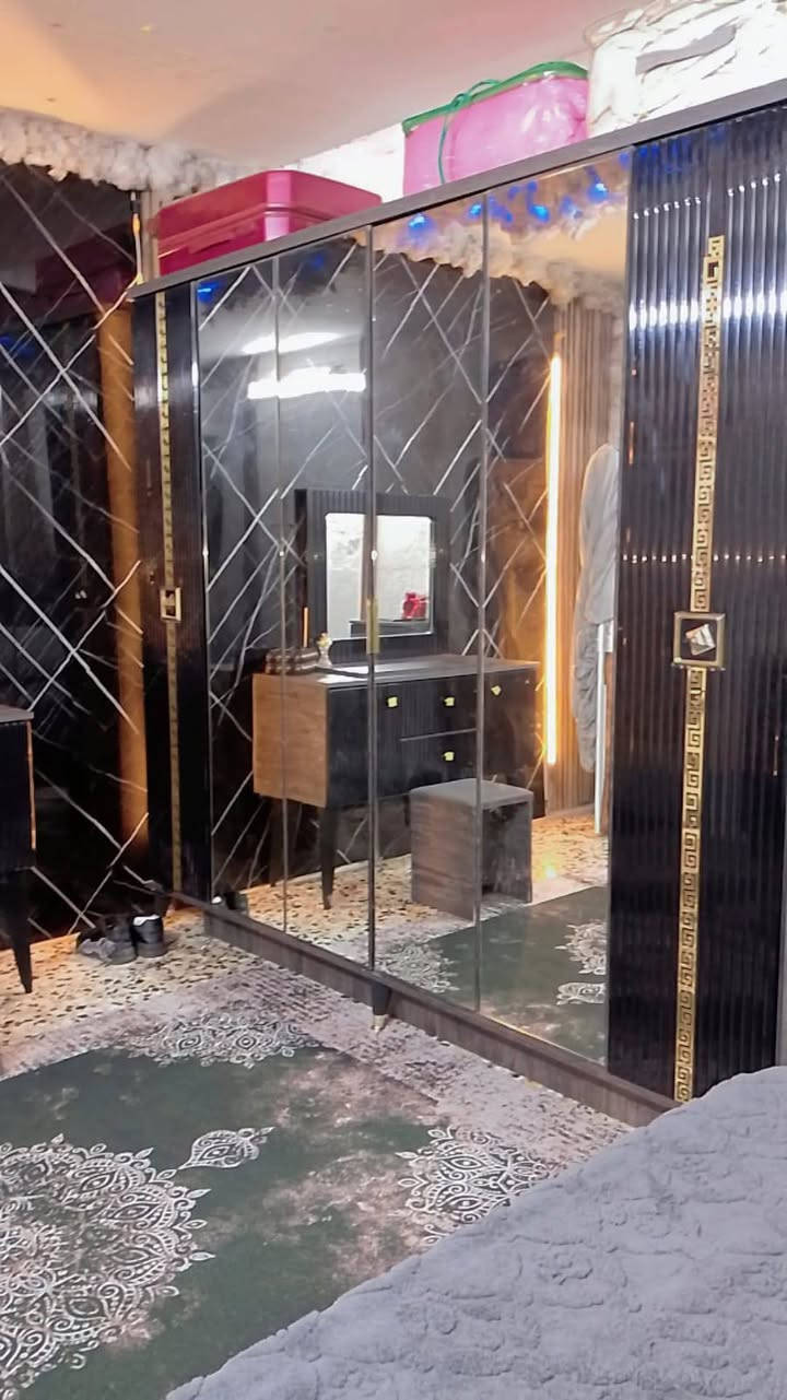 .غرفه. تركي. للبيع. 7قطع. بسعر 350.نضيفه الفتح. علينه. نقل وشد. عليكم. استفسار ***********
