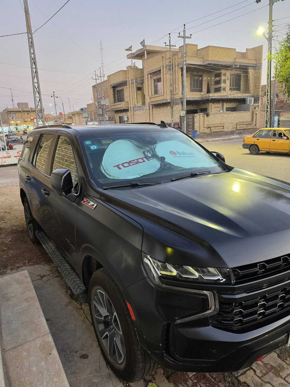 تاهو خليجي Z71 موديل 2023
ماشية 61 ألف كيلو متر 

مغلف ppf ظمان 10 سنوات

رقم بغداد 

معروفة مواصفات ال Z71  أعلى فئة للطرق الوعرة 

السعر 570 $

العنوان ميسان العمارة 

***********
