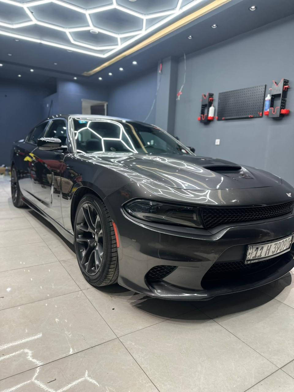 DODGE CHARGER DAYTONA
دوج جارجر دايتونا  5700
موديل 2023 لاست كول النداء الاخير 
ماشية 23  ميل وقابل للزيادة

المواصفات
1- فتحه 
2- رادار امامي 
3- مثبت سرعه وقياده ذاتيه 
4- كشنات كنتاره 
5- كشنات تدفئة تبريد 
6- تدفئة بالستيرن 
6- رادارات جانبيه نقطه عمياء 
7- كامره خلفيه دواره 
8- حساسات خلفيه 
9- صوت ستتم هارمن كاردن 
10- دشبول خياط 
11-شاشه 6.8 
12-وشومات دايتونا عل صندوك وعل كشنات
13- قماره سوده بلاديه 
14- مري اسود
15- تشغيل عن بعد
16- بوابة كتم الصوت
17- حجر بيئة رياضي من امريكا
السياره فول مواصفات للاخير 
السياره بعدها جديده ريحة الشركه بيها 
حادثها شبر بالبنيد 
وشبر بالصندوق فقط 
وبارد بالجاملغ الامامي اليمين 
ايرباكات كلها سليمه
السياره جديده وغراضها كلهن بلاديات شركه
السعر  28,800 $
للاستفسار ***********

