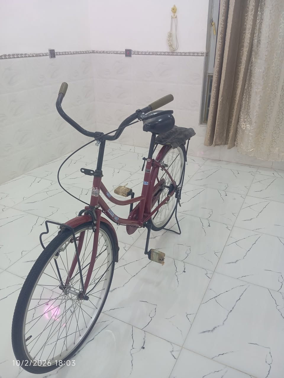 السلام عليكم بايسكل بناتي البيع الحجم 26باله حاويه غراض كامله ما  بي نقص ماصارلي هواي من أخذته السعر خاص ***********
