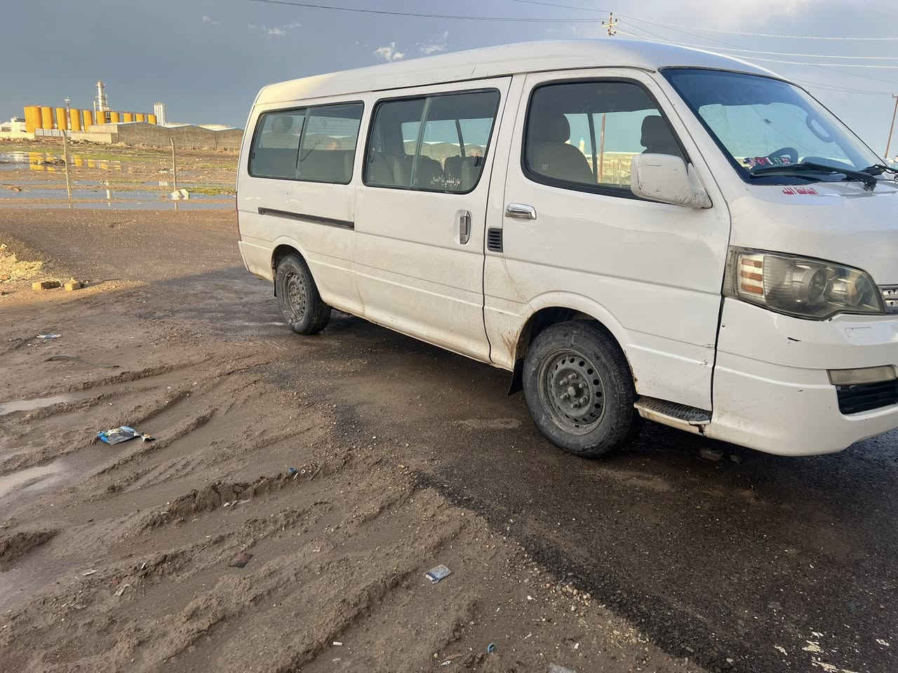 سلام عليكم جنبي فتون موديل 2014 مكفوله كفاله عامه سعر 80 وبيها مجال تواصل ع رقم ***********
