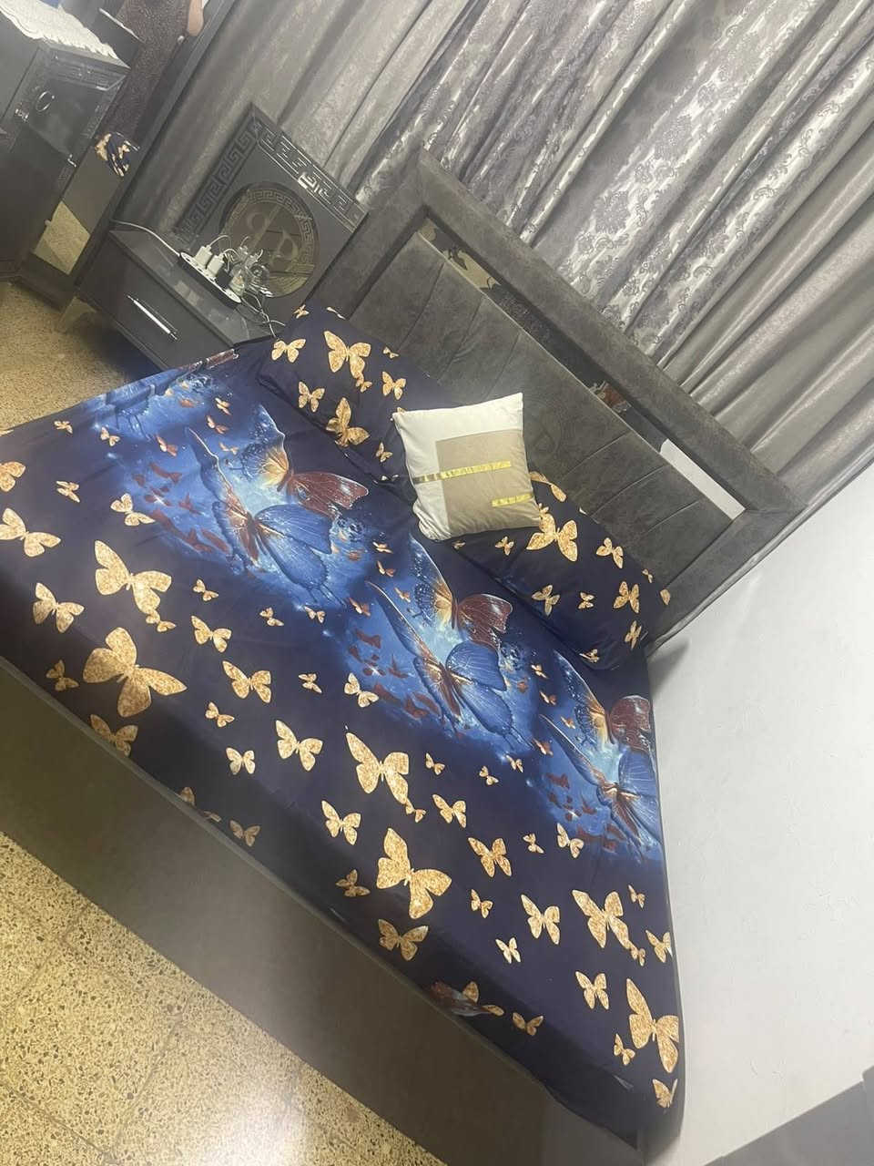 غرفة تركية 7 قطع لبيع سعره 400  بس مراية مال ميز تواليت قسم منه مفطورة وباب من كنتور وحده مراية مكسورة مثل ما بصوره العنوان السيدية


**إذا كنت صاحب هذا الإعلان وتريد حذفه لأي سبب، رجاءا أرسل رسالة إلى الدعم الفني**