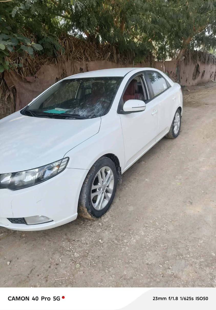 سلام عليكم  سيراتو موديل 11 خليجي مكينه 1600  دوش رقم اربيل تريد تحويل تريد وكاله سياره بيه بيها سونار وموضح كل شيء بدون اي دواخل
جاهزه سياره كير مكينه حداده تبريد تخم تاير كله جديد سعر 87 وبيه مجال بسيط مكاني بابل رقم هاتف ***********
