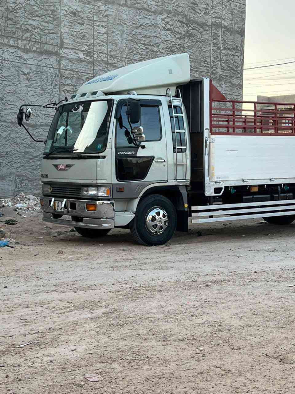 هينوو لبيع موديل ٩٣ رقم بغداد طول بدي سته وربع محرم سبعين عادي تبريد شقال السعر ٢٢٥ بيهه مجال *********** ابو مهند
