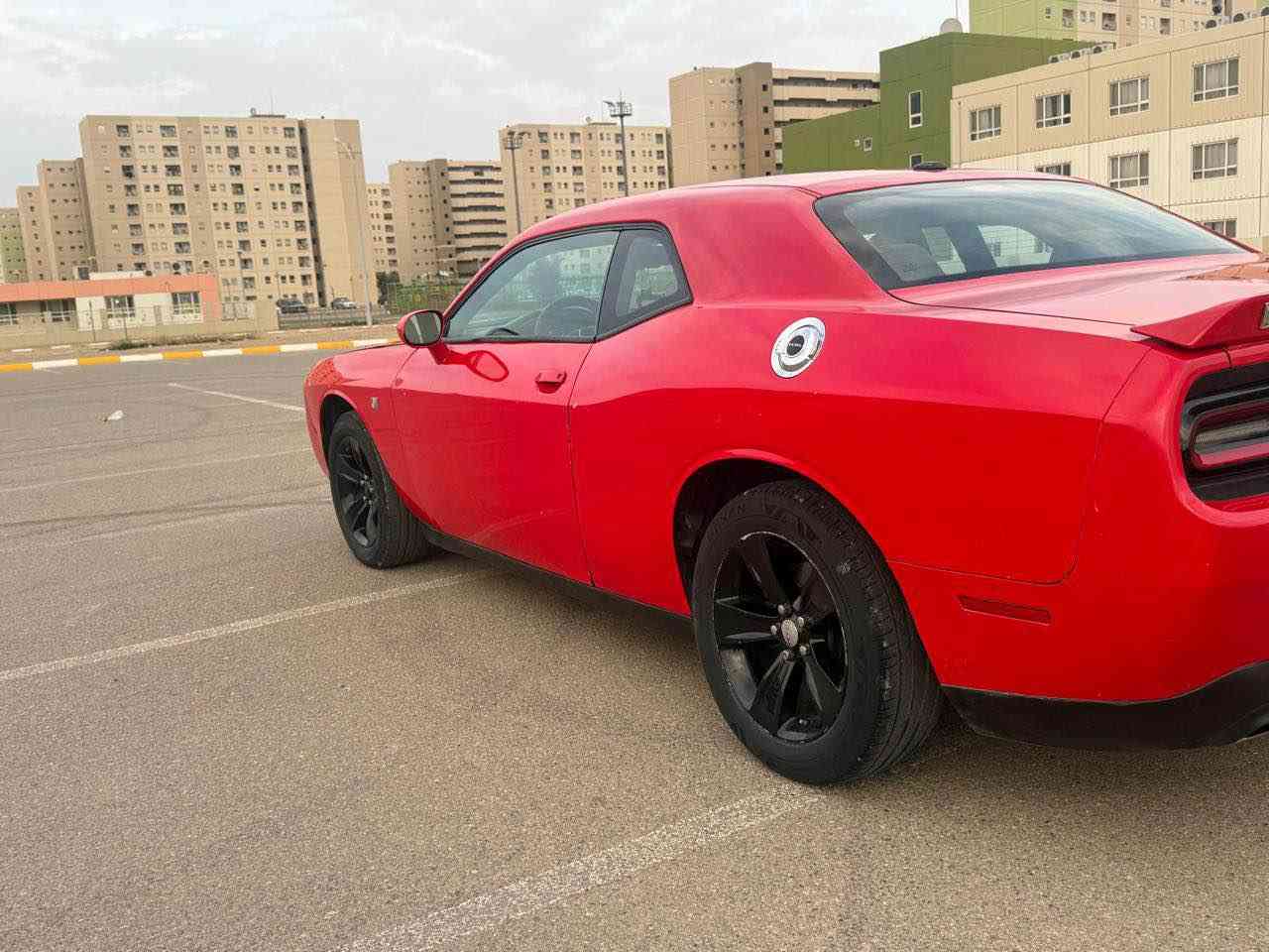 السلام عليكم  جالنجر 2020 SXT معروفة مواصفاتها فول 
مكينة 3600 عدى الفتحة السيارة خير من الله مصروف عليها هواي ومناقصها برغي تخم تاير جديد فيتم بم حدادية امامي خلفي تبريد غرفه كله جديد ايرباك سستم راجع حادث ابيع حزام صبغ  ماشية60السعر 150    *********** ترهم مراوس حسب القناعة العنوان بغداد بسماية بغداد, العراق
